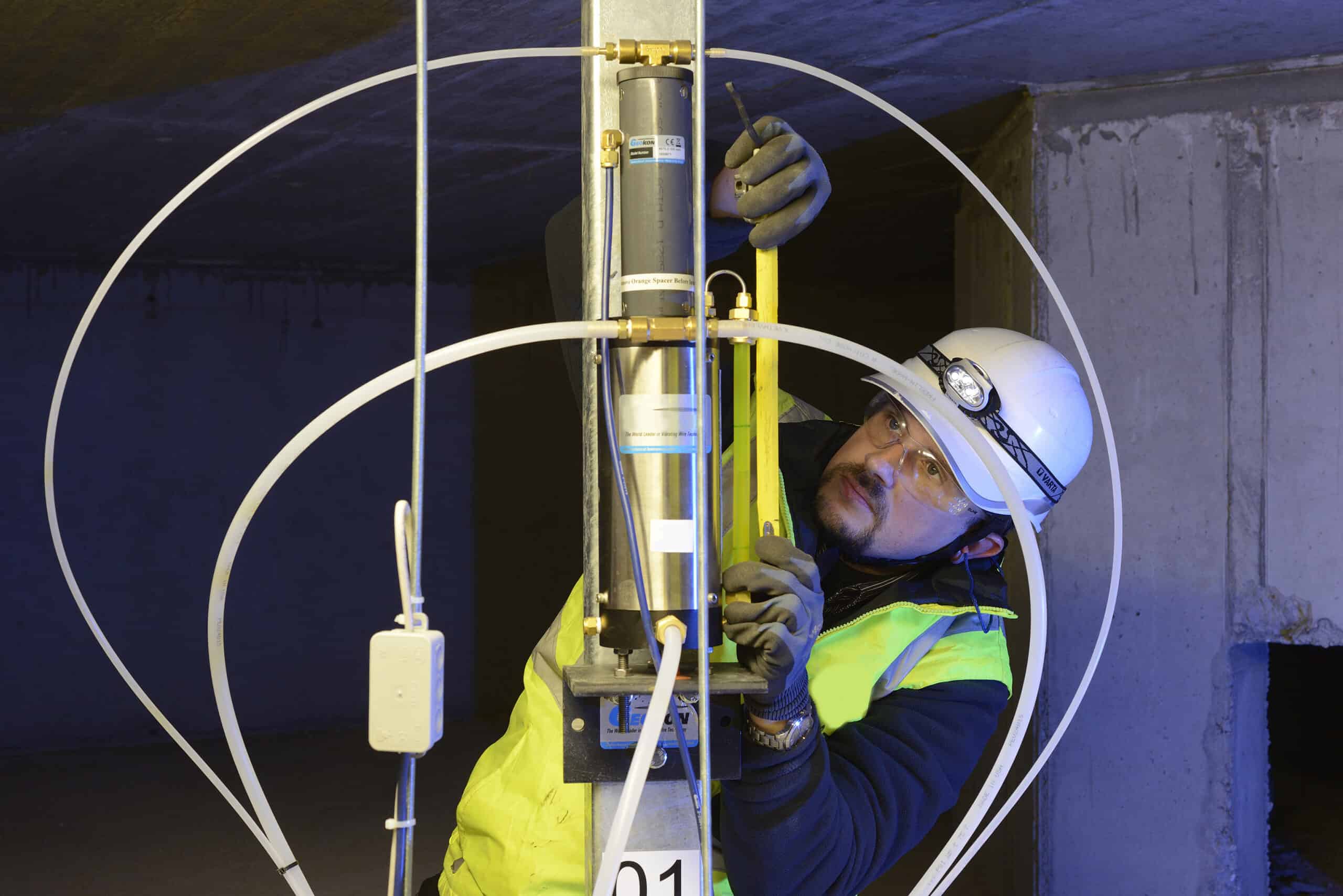 Sensor For Structual Inspection Z - Structural sensors - Monitoring movements in structures | Sixense UK